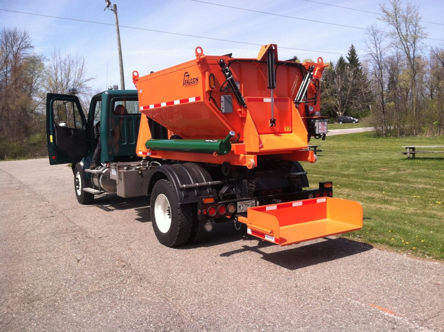 Falcon Asphalt Hook-Lift Truck-Mounted Hot Box